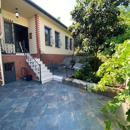 Cozy, Calm House With A Private Garden Daire